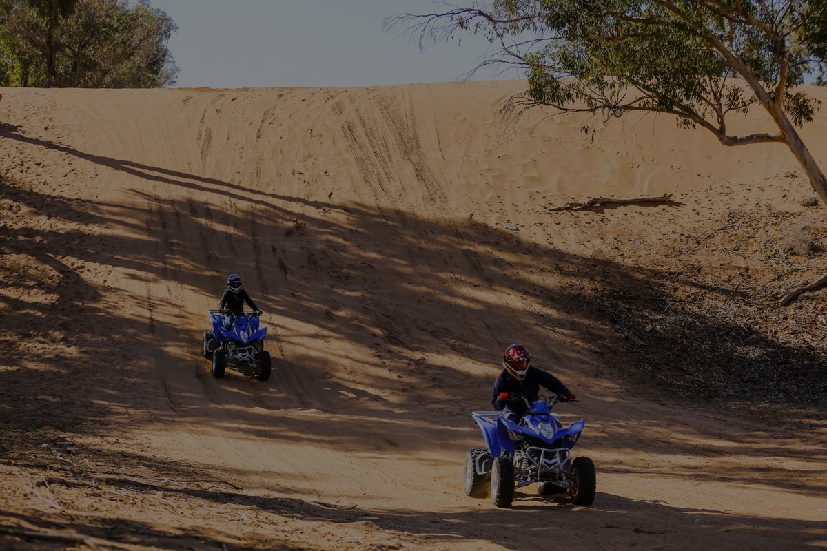 Quad Agadir — piste dans le désert marocain